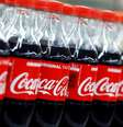 Garrafas de Coca-Cola em prateleira de supermercado. 05/02/2018. REUTERS/Regis Duvignau.  Foto: Reuters