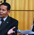 O general Hamilton Mourão, candidato à vice-presidência, afirmou que é preciso 'relevar' a fala de Jair Bolsonaro  Foto: Marcelo Chello / CJPress / Estadão