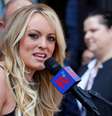 Estrela pornô Stormy Daniels fala durante evento
23/05/2018
REUTERS/Mike Blake
  Foto: Reuters