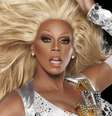 A idolatrada drag RuPaul é uma criação do ator californiano RuPaul Charles, de 57 anos e 1,93m de altura  Foto: Divulgação