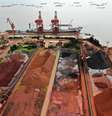 Pilhas de minério de ferro importado são vistas em um porto em Nantong, Jiangsu, na China. 11/09/ 2018.  REUTERS/Stringer   Foto: Reuters