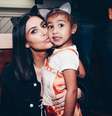 North West, filha mais velha de Kim Kardashian e Kanye West, desfilou na Califórnia, nos EUA, e fez homenagem a Michael Jackson  Foto: Getty Images / PurePeople