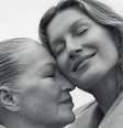 Gisele Bündchen estrela as quatro capas da 'Vogue Brasil' de outubro. Em um delas, aparece ao lado de sua mãe, Vânia  Foto: Zee Nunes/ Vogue Brasil/ Divulgação / Estadão