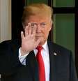 Trump acena na Casa Branca 
 28/9/2018     REUTERS/Joshua Roberts  Foto: Reuters