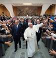 Papa Francisco se reúne com membros da Associação Nacional da Polícia de Estado da Itália, no Vaticano  Foto: ANSA / Ansa - Brasil