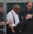 Ator e comediante Bill Cosby deixa tribunal na Pensilvânia algemado 25/09/2018 REUTERS/Brendan McDermid   Foto: Reuters