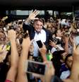 Candidato do PSL à Presidência, Jair Bolsonaro, chega ao aeroporto internacional de Salvador, em maio
24/05/2018
REUTERS/Ueslei Marcelino  Foto: Reuters