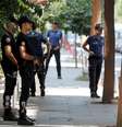 Policiais patrulham casa do pastor norte-americano Andrew Brunson em Izmir, na Turquia 20/08/2018 REUTERS/Osman Orsal   Foto: Reuters