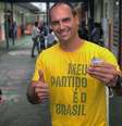 Eduardo Bolsonaro estimulou eleitores para filmar a votação  Foto: Reprodução/Twitter de Eduardo Bolsonaro / Estadão
