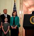 Juiz da Suprema Corte dos EUA Brett Kavanaugh discursa antes de sua cerimônia de posse, diante de sua mulhar e filhas e do presidente dos EUA, Donald Trump, na Casa Branca 08/10/2018 REUTERS/Jonathan Ernst  Foto: Reuters