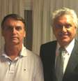 Presidenciável do PSL Jair Bolsonaro ao lado do governador eleito de Goiás, Ronaldo Caiado, que visitou o candidato em sua residência na Barra da Tijuca no Rio   Foto: Reprodução/Facebook / Estadão