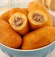 Bolinho de mandioca com carne moída  Foto:  Gisele Tesser | Produção: Gisele Tesser/Ângela Cardoso/Fernando Santos / Guia da Cozinha