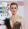 Amber Heard durante o American Music Awards, em 2018  Foto: Mike Blake  / Reuters