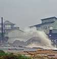 Ondas atingem casas no litoral da Flórida durante passagem do furacão Michael 10/10/2018 REUTERS/Steve Nesius  Foto: Reuters