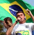 O deputado federal Jair Bolsonaro(PSC-RJ) durante manifestação com seus seguidores na Barra da Tijuca, zona oeste do Rio de Janeiro.  Foto: Fábio Motta / Estadão Conteúdo