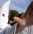 Ku Klux Klan defende a superioridade dos descendentes de europeus sobre negros e judeus  Foto: Getty Images / BBC News Brasil