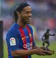 Ronaldinho em amistoso com o Barcelona, em 2017  Foto: EPA / Ansa - Brasil