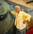 O cartunista Ziraldo ao lado do mural de sua autoria no Canecão, no Rio de Janeiro  Foto: Fernando Frazão / Agência Brasil