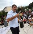 O candidato do PT, Fernando Haddad, em campanha  Foto: Amanda Perobelli / Reuters
