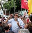 Fernando Haddad faz campanha no Rio de Janeiro  Foto: Ricardo Moraes / Reuters