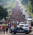 Imigrantes da América Central percorrem rodovia próximo da fronteira do México com a Guatemala em tentativa de chegarem aos EUA
REUTERS/Ueslei Marcelino  Foto: Reuters