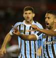 Michel comemora o gol do Grêmio que deu vantagem na semifinal  Foto: Agustin Marcarian / Reuters