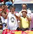 Fernando Haddad em carreata entre Petrolina (PE) e Juazeiro (BA)  Foto: Ivan Cruz / Futura Press / Estadão Conteúdo