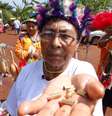 Indígena Kaiowá Priscila Maciel Duarte Lopes posa para foto em Caarapó, Mato Grosso do Sul  Foto: Karla Mendes / Reuters