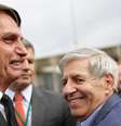 Candidato do PSL à Presidência, Jair Bolsonaro, e general da reserva Augusto Heleno durante protestos contra o ex-presidente Lula em Brasília  Foto: Ueslei Marcelino / Reuters