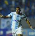 Carlos Henrique comemora gol na vitória do Londrina sobre o Vila Nova  Foto: Reprodução Twitter Londrina / Estadão