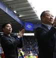 Chair do Leicester City Vichai Srivaddhanaprabha  aplaude fãs depois de jogo no King Power Stadium. 21/5/17.  REUTERS/ Darren Staples   Foto: Reuters