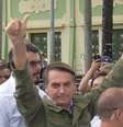 Candidato do PSL à Presidência da República, Jair Bolsonaro, comemora após votar na Escola Municipal Rosa da Fonseca, no bairro da Vila Militar, zona norte do Rio de Janeiro  Foto: Marcelo Fonseca / Estadão Conteúdo