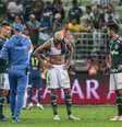 Jogadores do Palmeiras se mostram desolados após a eliminação para o Boca Juniors na Copa Libertadores da América 2018  Foto: ALE CABRAL / Estadão