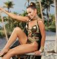 Thalía exala beleza aos 47 anos em cena do clipe da canção Lento  Foto: Divulgação