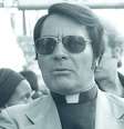 O reverendo Jim Jones, comandante da seita Templo do Povo  Foto: Wikimedia Commons / BBC News Brasil