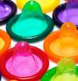 A melhor maneira de evitar uma infecção sexualmente transmissível é usando camisinha  Foto: Getty Images / BBC News Brasil