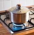 Gás de cozinha teve reajuste nas refinarias  Foto: Stradtratte / iStock