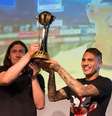O goleiro Cássio e o jogador peruano Paolo Guerrero, do Corinthians, participam do evento Jogos Eternos, em homenagem pela conquista do Campeonato Mundial de Clubes da FIFA 2012, quando o Timão venceu o Chelsea, da Inglaterra, por 1 a 0, no Estádio Internacional de Yokohama no Japão.  Foto: Fernando Dantas / Gazeta Press