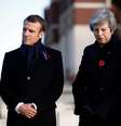 Presidente da França,  Emmanuel Macron, e primeira-ministra do Reino Unido, Theresa May, durante visita a Memorial de Thiepval, na França
09/11/2018 Francois Mori/Pool via REUTERS   Foto: Reuters