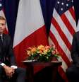 Macron e Trump durante reunião em Nova York  Foto: Carlos Barria / Reuters