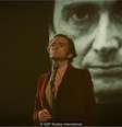 O filme Mad to Be Normal é uma cinebiografia de RD Laing, um psicólogo britânico que tem ideias não convencionais sobre o tratamento de transtornos mentais  Foto: GSP Studios International / BBC News Brasil