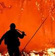 Uma série de modelos tenta prever os locais de ocorrência e a intensidade dos incêndios  Foto: Josh Edelson/Getty Images / BBC News Brasil