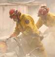 Bombeiros vasculham casa destruída pelo Incêndio Fire em Paradise, na Califórnia 13/11/2018  REUTERS/Terray Sylvester  Foto: Reuters