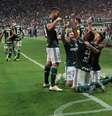 Borja comemora gol do Palmeiras com os companheiros  Foto: Alex Silva / Estadão Conteúdo