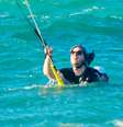 Caio Paduan nas águas do mar cearense segundos antes de curtir o kitesurf  Foto: Leca Mir/Divulgação