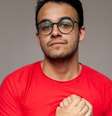 O jovem ator mantém a fé no amor: “Os românticos são os novos rebeldes”  Foto: Victor Miranda / Divulgação