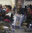 Médicos cubanos deixam o aeroporto de Brasília  Foto: Valter Campanato / Agência Brasil