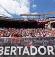 Estádio Monumental já está lotado para a partida que estava marcada para as 18h (de Brasília)  Foto: Marcos Brindicci / Reuters