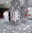 Peças estão à venda na loja da marca no Dover Street Market de Tóquio  Foto: Divulgação/Comme des Garçons / Estadão