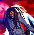 Julian Marley, filho do ícone Bob Marley, se apresenta em um show em celebração ao aniversário dos 69 anos do seu pai em Kingston, em 2014  Foto: Gilbert Bellamy / Reuters